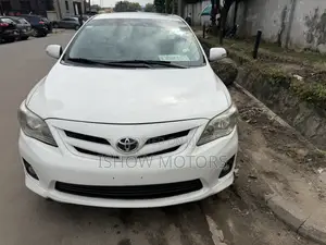 Toyota Corolla S 4dr Sedan (1.8L 4cyl 4A) 2013 White