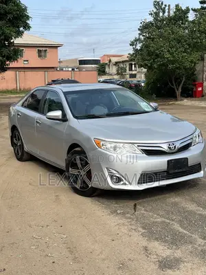 Toyota Camry XLE 4dr Sedan (2.5L 4cyl 6A) 2013 Silver