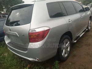 Toyota Highlander 2010 Silver