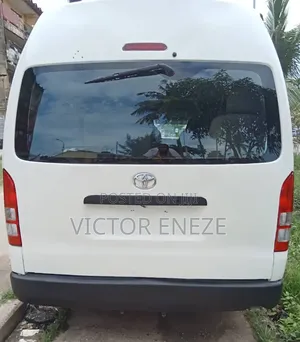 Toyota HiAce 2017 White