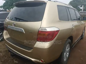 Toyota Highlander 2010 Gold