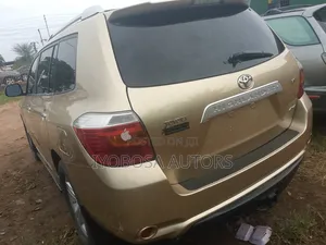Toyota Highlander 2010 Gold