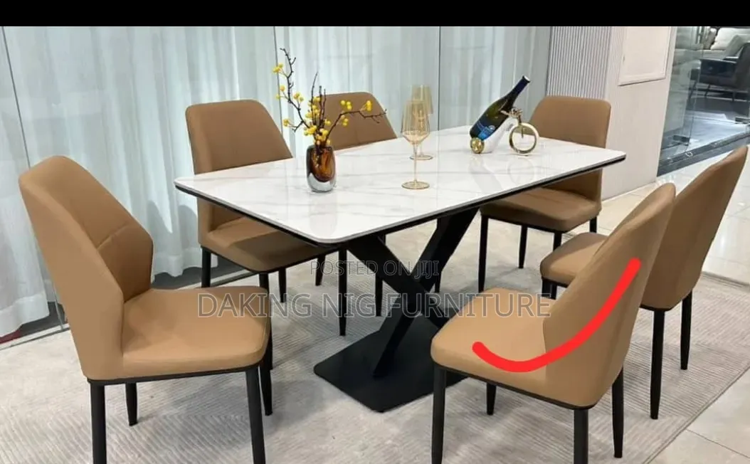 Strong Dining Table by 6 Sitters