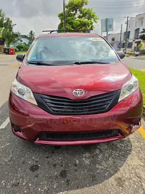 Toyota Sienna LE 7-Passenger Mobility 4dr Minivan (3.5L 6cyl 6A) 2015