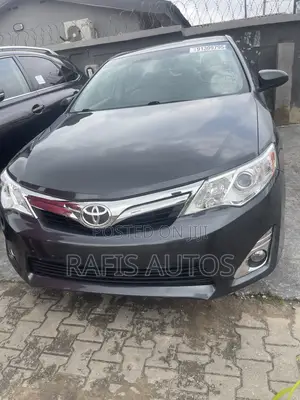 Toyota Camry XLE V6 4dr Sedan (3.5L 6cyl 6A) 2012 Gray
