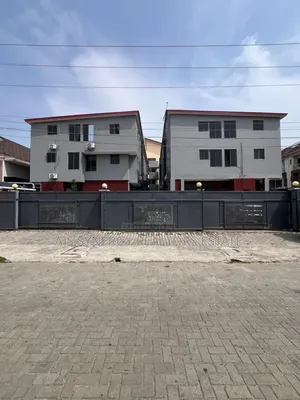 3bdrm Apartment in Lekki Phase 1 for sale
