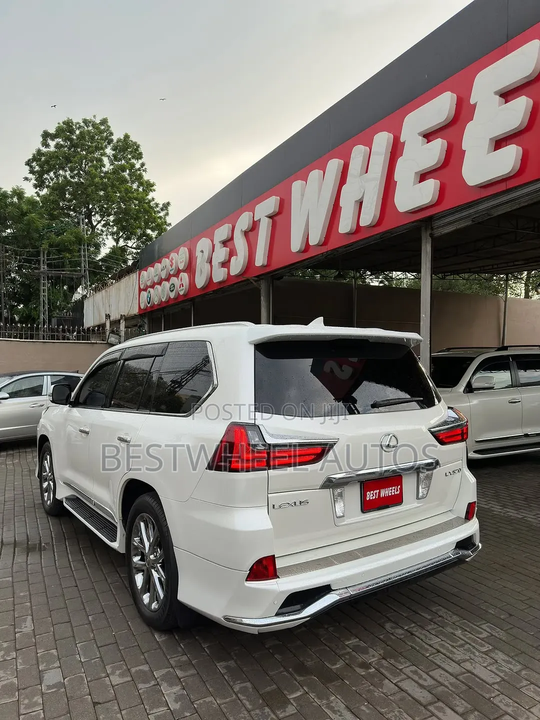 Lexus LX 570 AWD 2016 White
