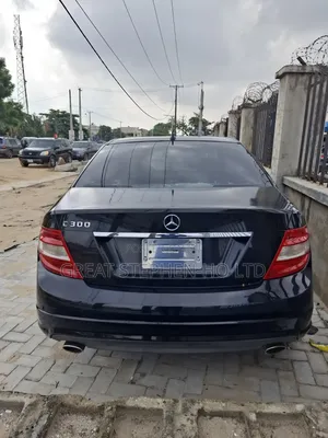 Mercedes-Benz C300 2011 Black
