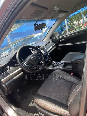 Toyota Camry SE w/Special Edition Pkg (2.5L 4cyl 6A) 2016 Gray