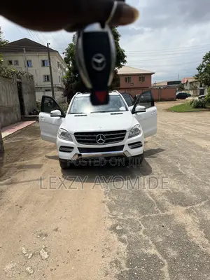 Mercedes-Benz M Class ML350 4MATIC 4dr SUV AWD (3.5L 6cyl 7A) 2015