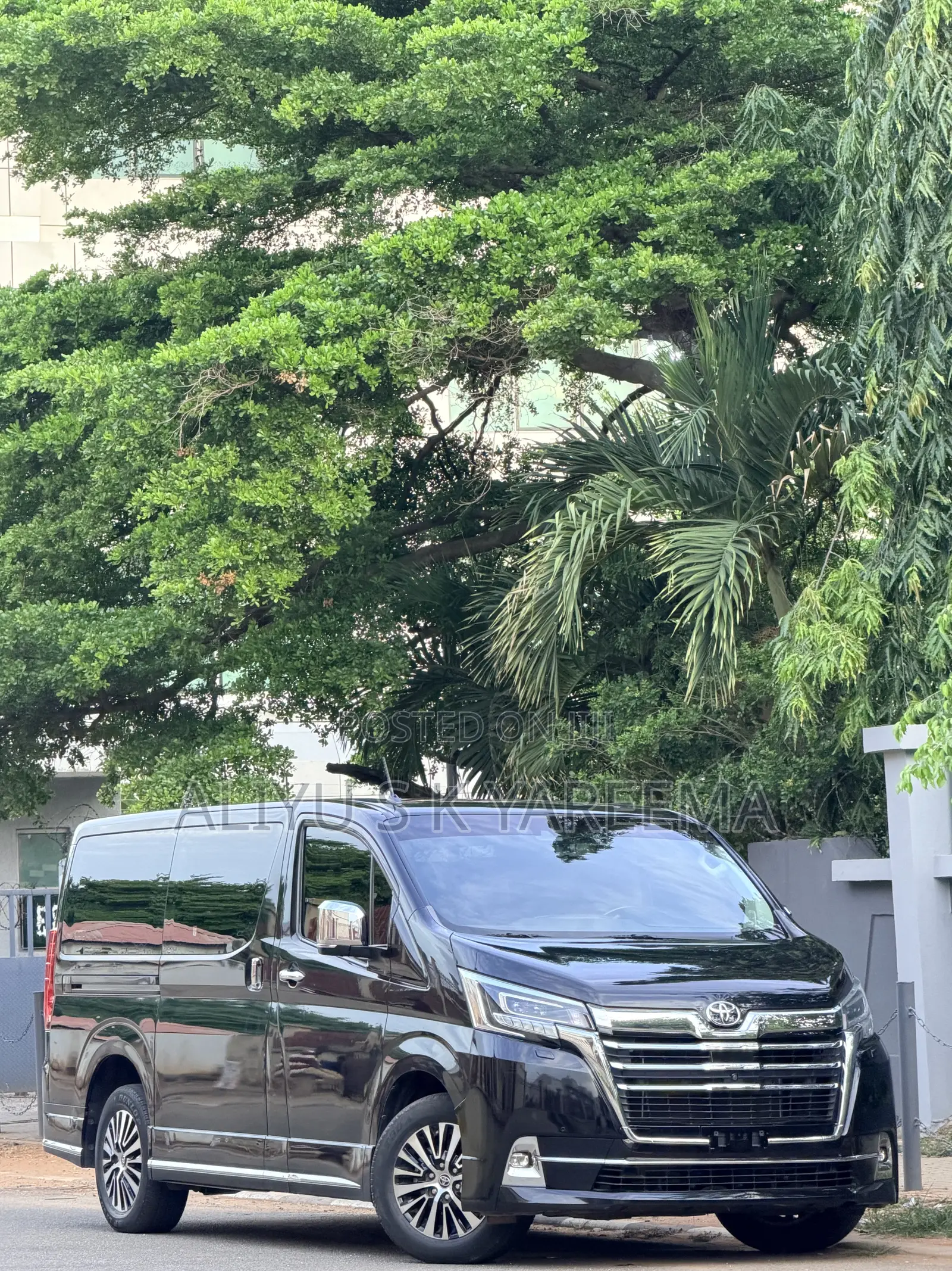 Toyota Granvia 2023 Black