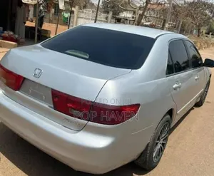 Honda Accord 2005 Silver