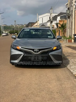 Toyota Camry SE 2022 Gray