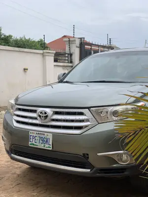 Toyota Highlander Limited 3.5l 4WD 2013 Green