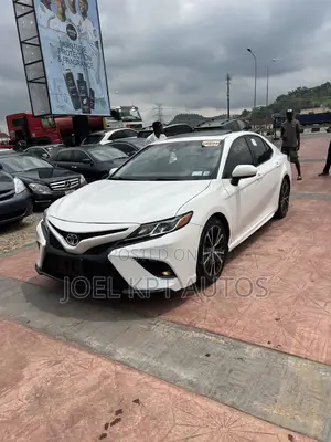 Toyota Camry 2018 White
