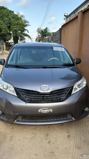 Toyota Sienna XLE 7 Passenger 2011 Gray