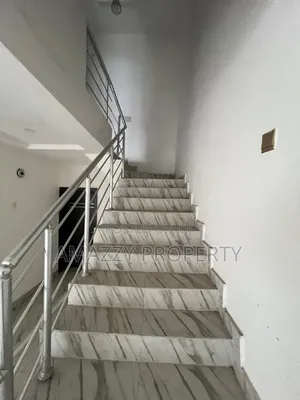 4bdrm Duplex in Ikate Lagos State for rent
