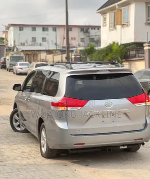Toyota Sienna LE 7 Passenger Mobility 2011 Silver
