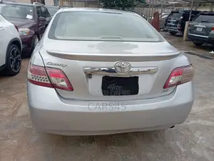 Toyota Camry 2010 Silver