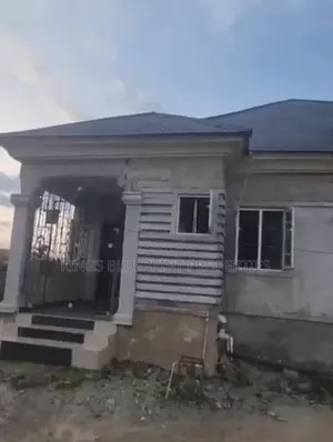 3bdrm Bungalow in Ekuigbo Ughelli, Warri for sale