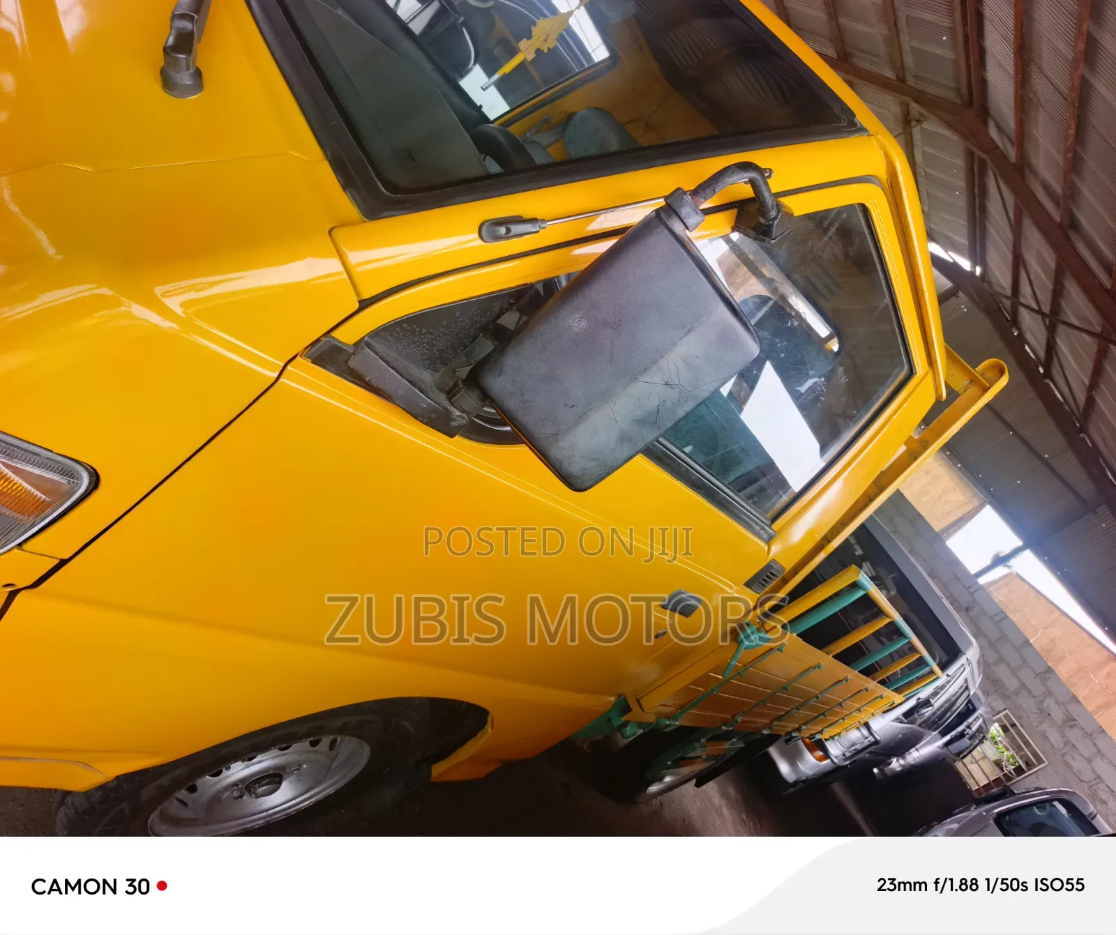 Mitsubishi Delica 2005 Yellow