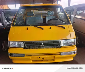 Mitsubishi Delica 2005 Yellow