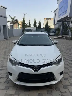 Toyota Corolla LE 4dr Sedan (1.8L 4cyl CVT) 2016 White