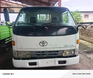 Toyota Dyna 200 / 4 Tires
Petrol Engine Normal Hand