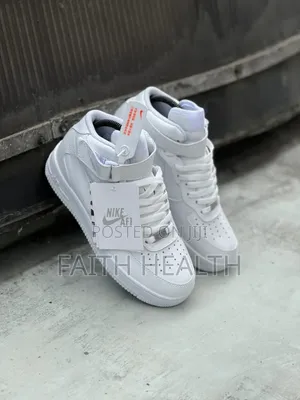 *Nike Air Force 1 High “3ple White” Snks.*