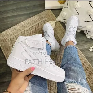 *Nike Air Force 1 High “3ple White” Snks.*