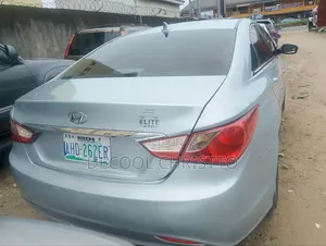 Hyundai Sonata Limited 2.0T Sedan (2.0L 4cyl 6A) 2011 Blue