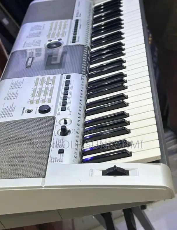 Yamaha E403