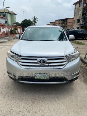 Toyota Highlander SE 3.5L 4WD 2013 Silver