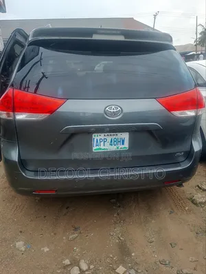 Toyota Sienna Limited FWD 7-Passenger 2013 Green