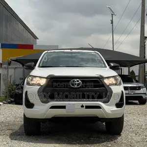 New Toyota Hilux 2025 White