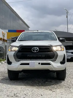 New Toyota Hilux 2025 White