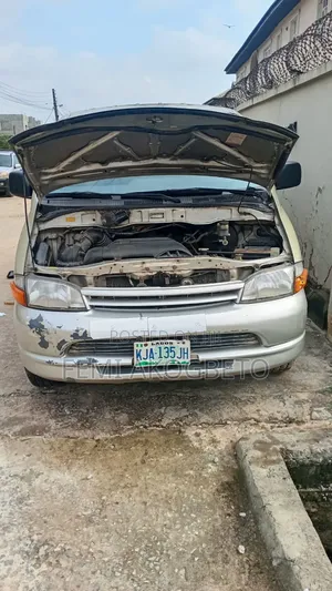 Toyota HiAce 1999 Grey