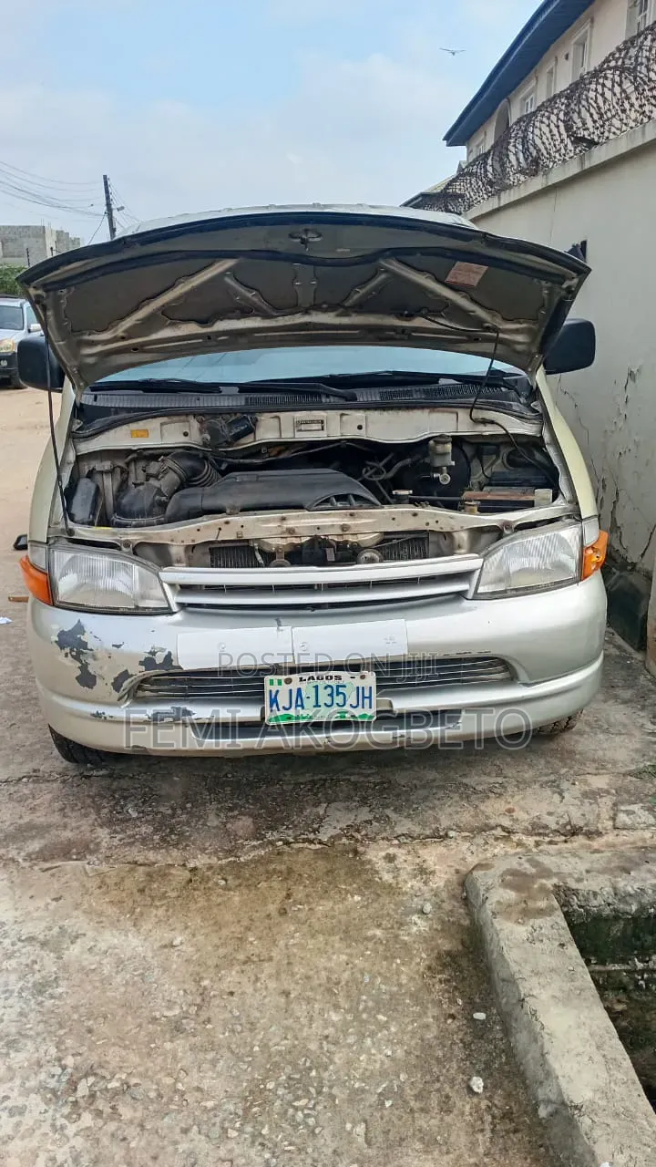 Toyota HiAce 1999 Grey