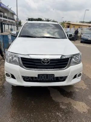 Toyota Hilux 2012 White