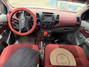 Toyota Hilux 2012 White