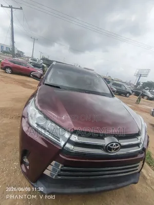 Toyota Highlander LE V6 4x4 (3.5L 6cyl 6A) 2016 Burgundy