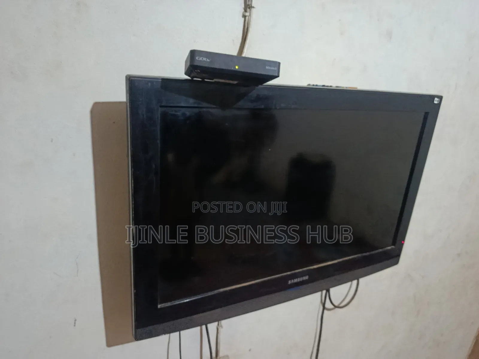 Clean 32" Samsung Smart Tv