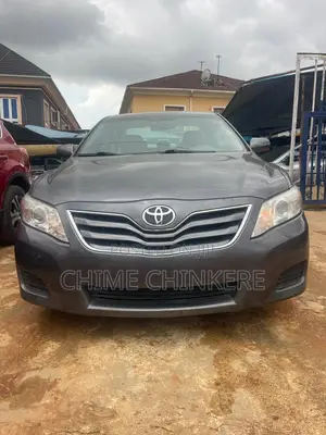 Toyota Camry LE 4dr Sedan (2.5L 4cyl 6AM) 2010 Gray