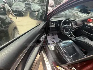 Toyota Highlander XLE 4dr SUV (3.5L 6cyl 6A) 2015 Burgundy