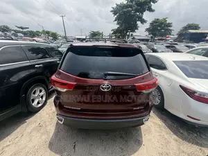 Toyota Highlander XLE 4dr SUV (3.5L 6cyl 6A) 2015 Burgundy