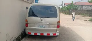 Toyota HiAce 1999 Grey