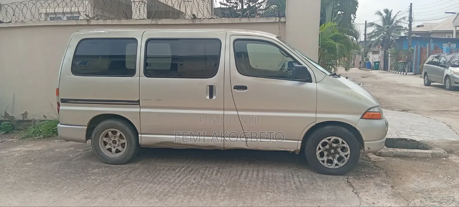 Toyota HiAce 1999 Grey
