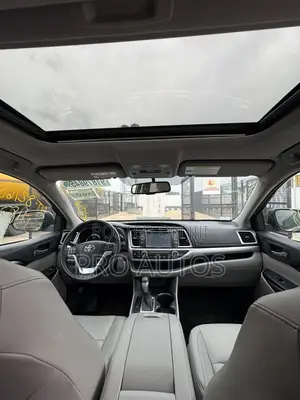 Toyota Highlander XLE 4dr SUV (3.5L 6cyl 6A) 2014 Gray