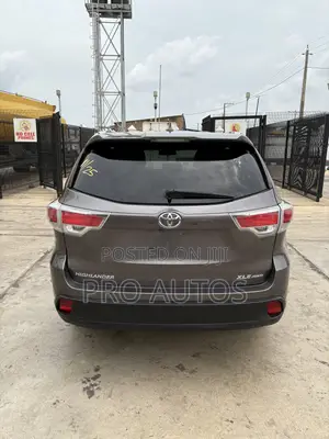 Toyota Highlander XLE 4dr SUV (3.5L 6cyl 6A) 2014 Gray