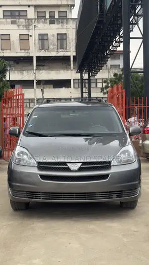 Toyota Sienna 2005 Gray